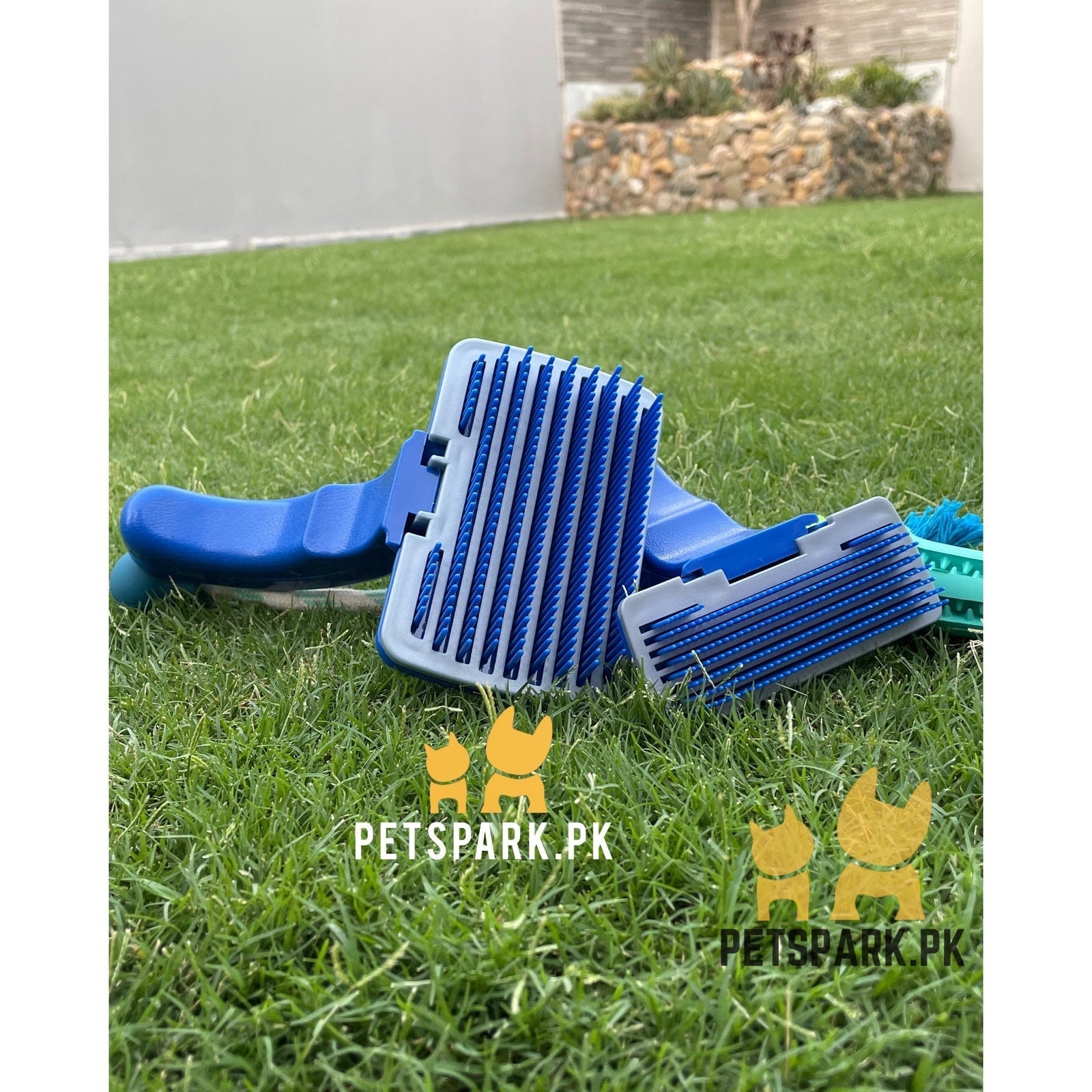 Blue Button Slicker Brush for Cats and Dogs pets-park-pk